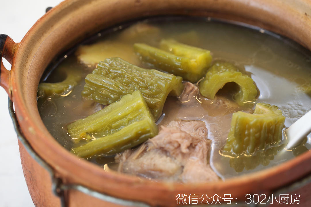 【0622】凉瓜黄豆煲猪骨 <302小厨房>的做法