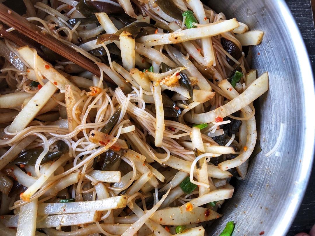 凉拌土豆丝，爽口开胃