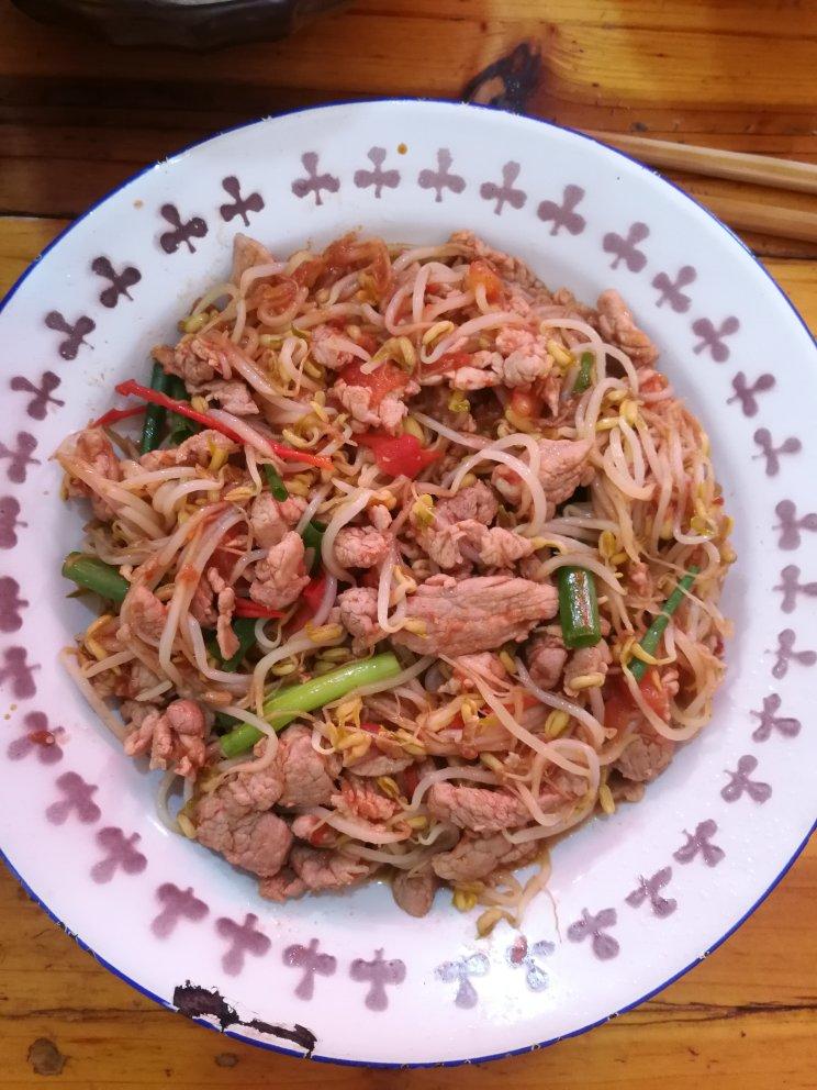 豆芽炒肉丝（是小时候妈妈的味道）