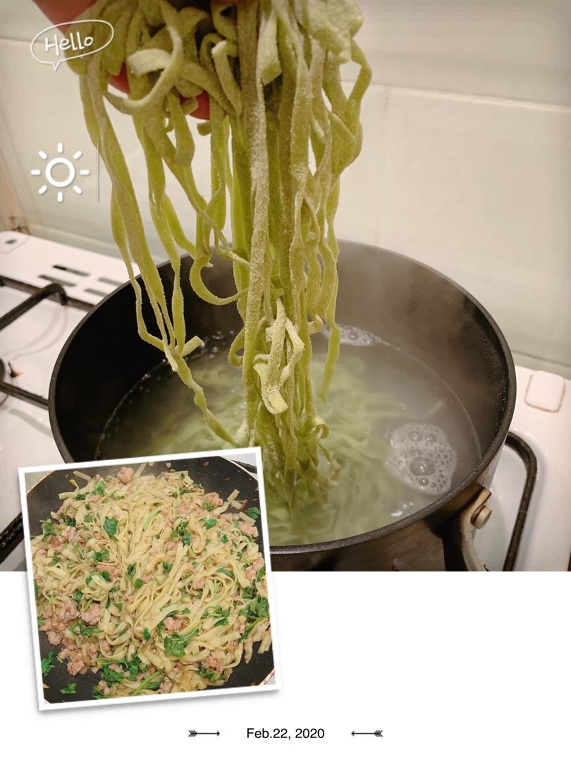 手工菠菜擀面