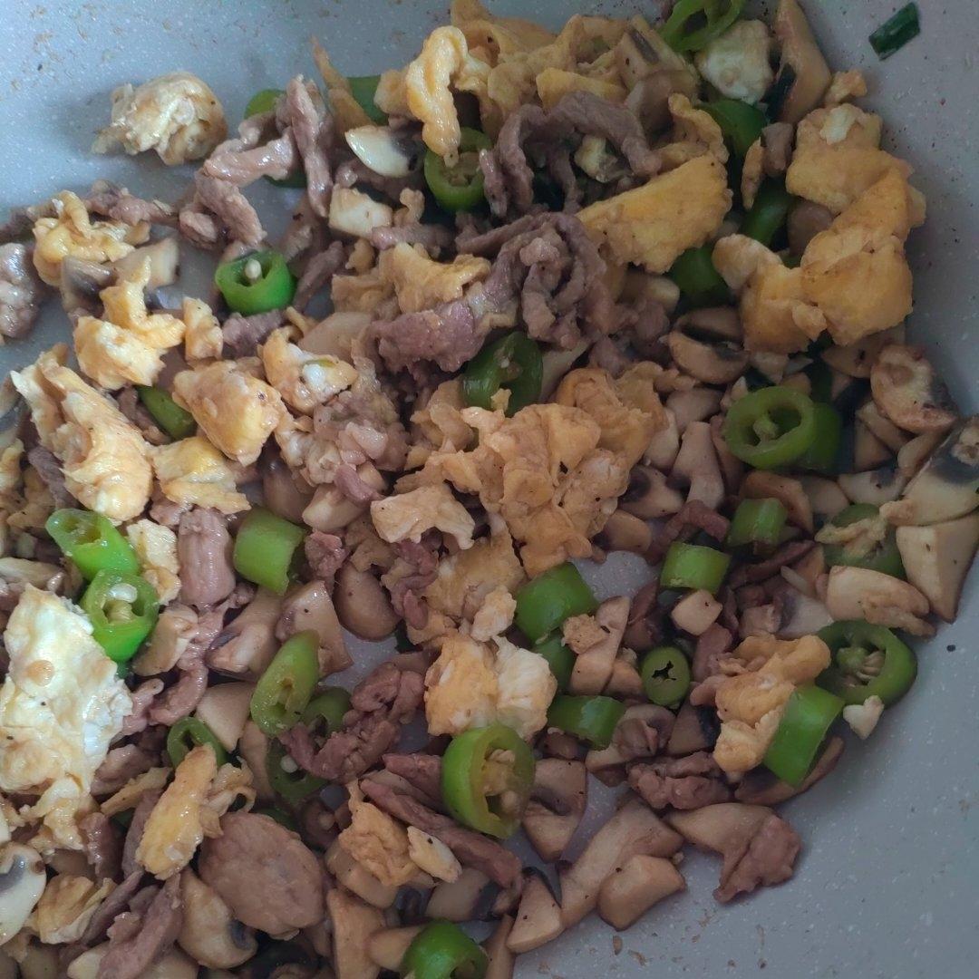 青椒口菇炒鸡蛋