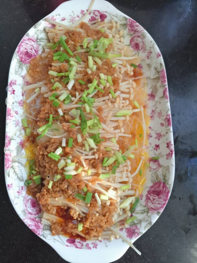 蒜蓉蒸金针菇粉丝（小心上瘾）