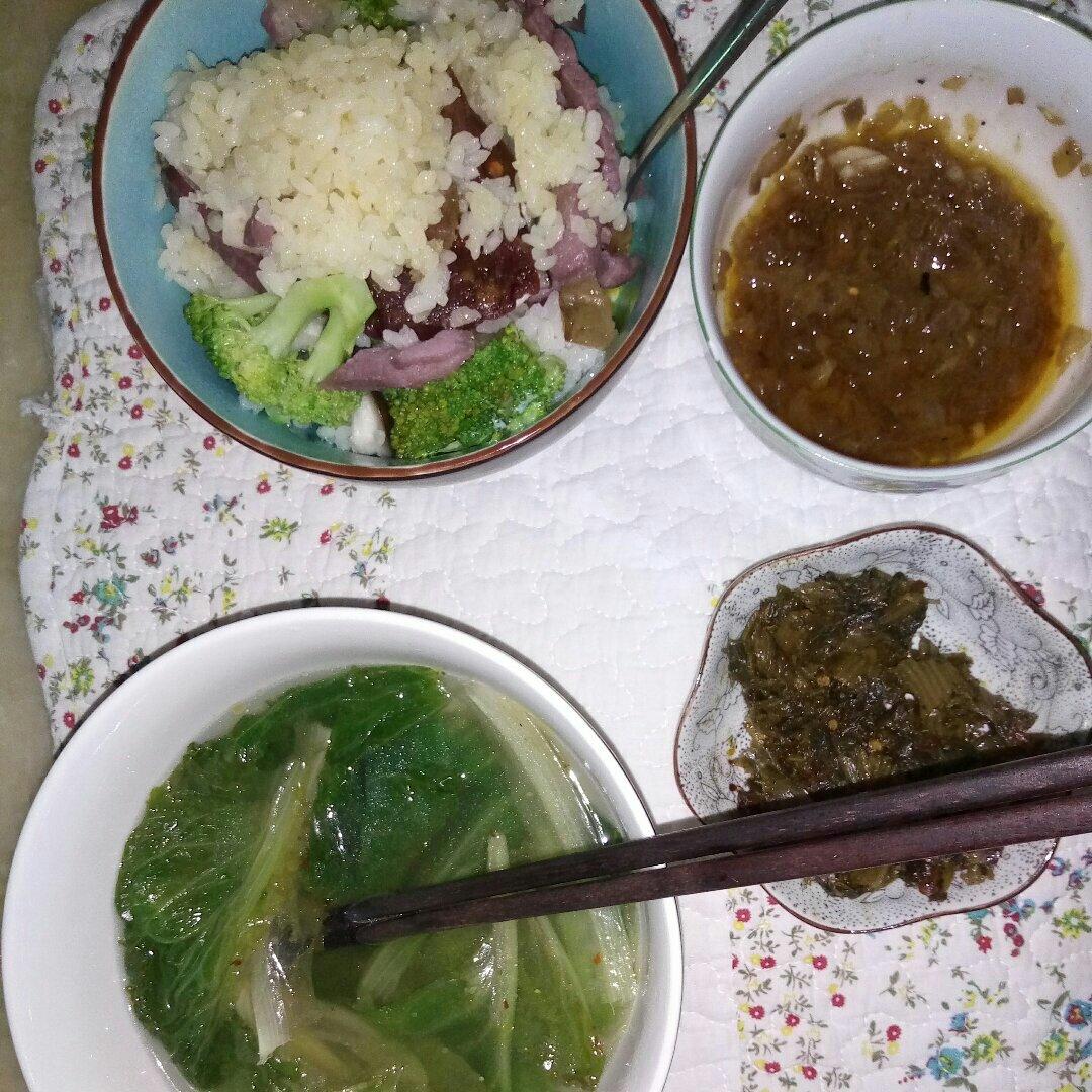 电饭锅版腊肠煲仔饭