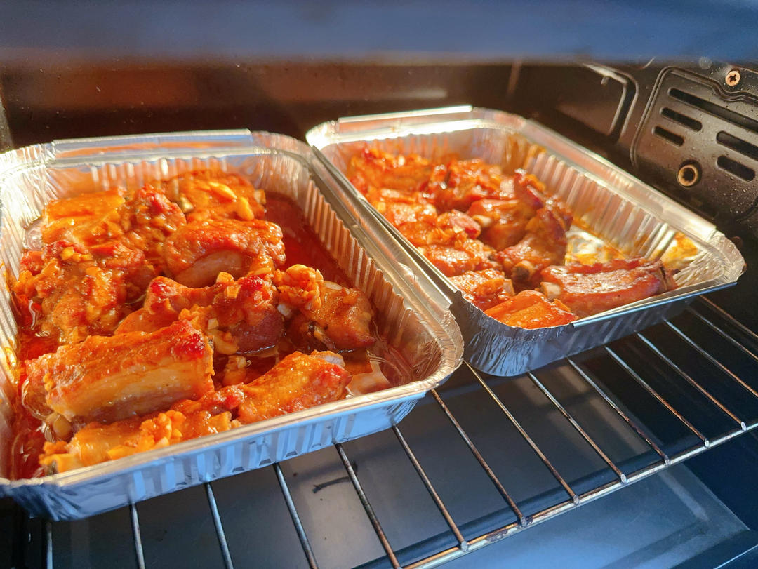 最简单的焦香软糯烤猪肋排