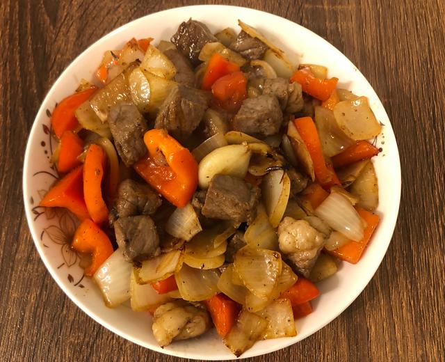 洋葱红椒炒牛肉粒的做法