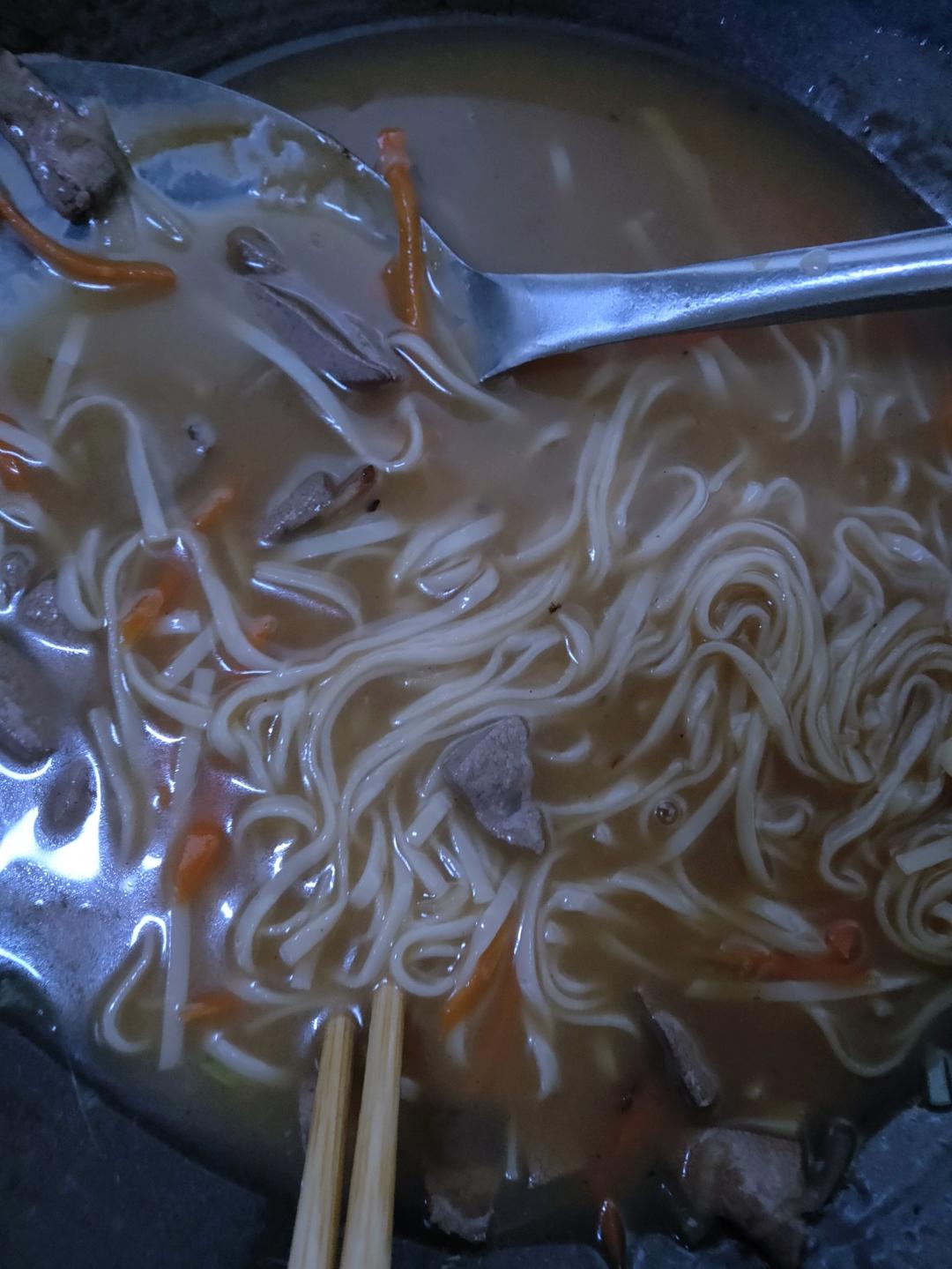 欲罢不能的猪肝汤面