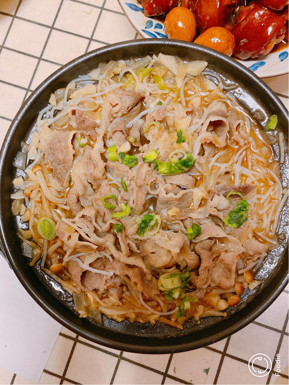 沙茶金针菇粉丝肥牛煲