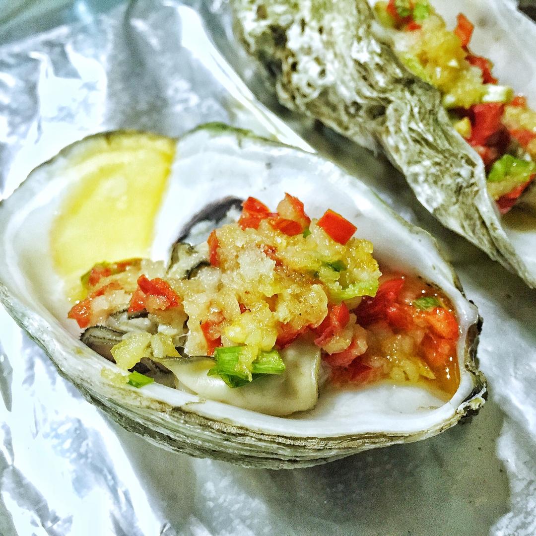 烤生蚝 生蚝好吃关键是蒜茸做得好