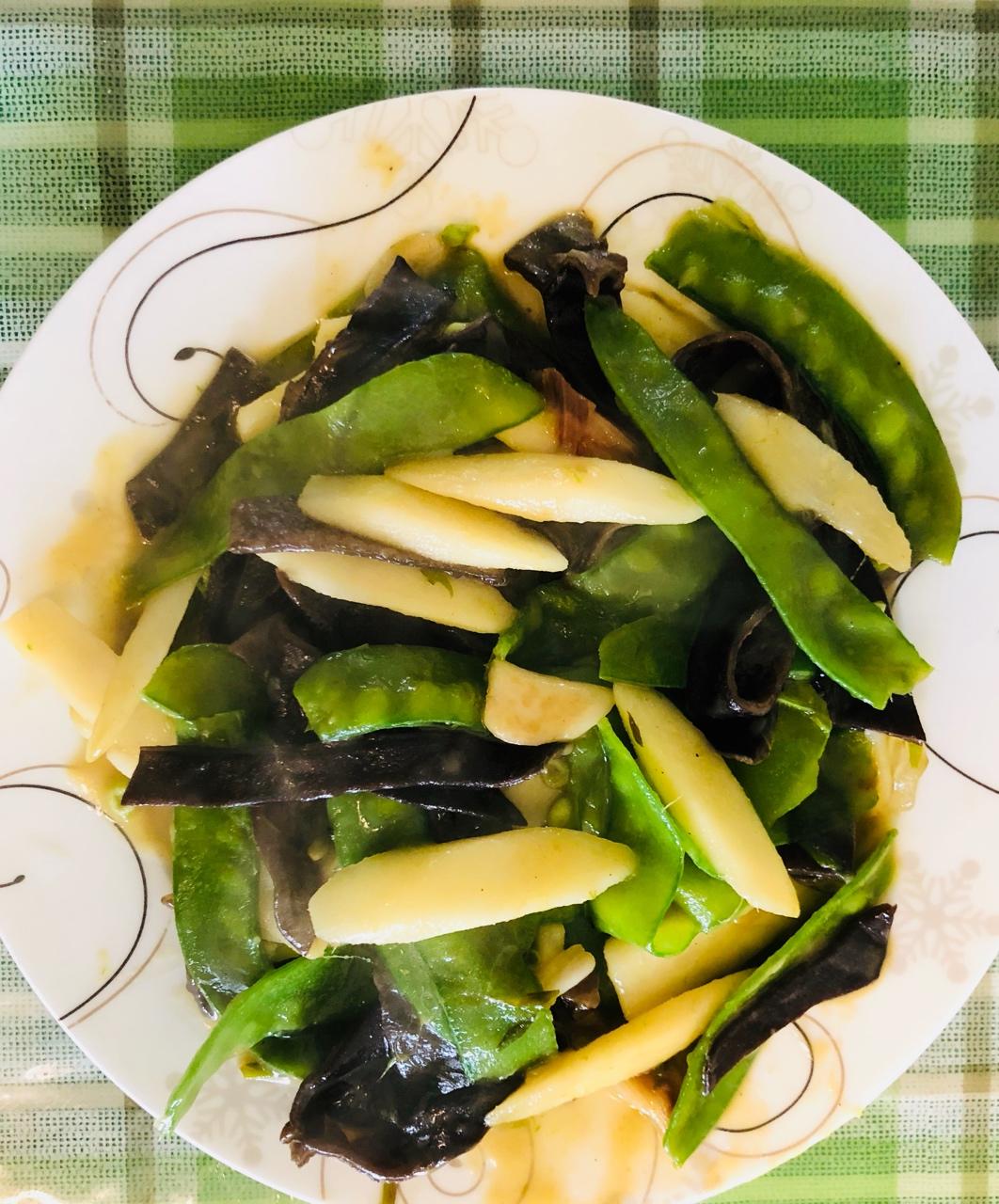 简单好吃的山药木耳炒荷兰豆