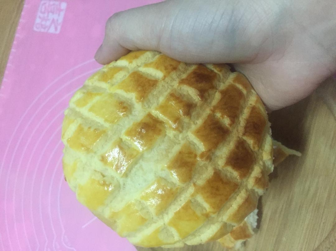 好吃到炸裂的港式菠萝包（附带制作酥皮的小视频）