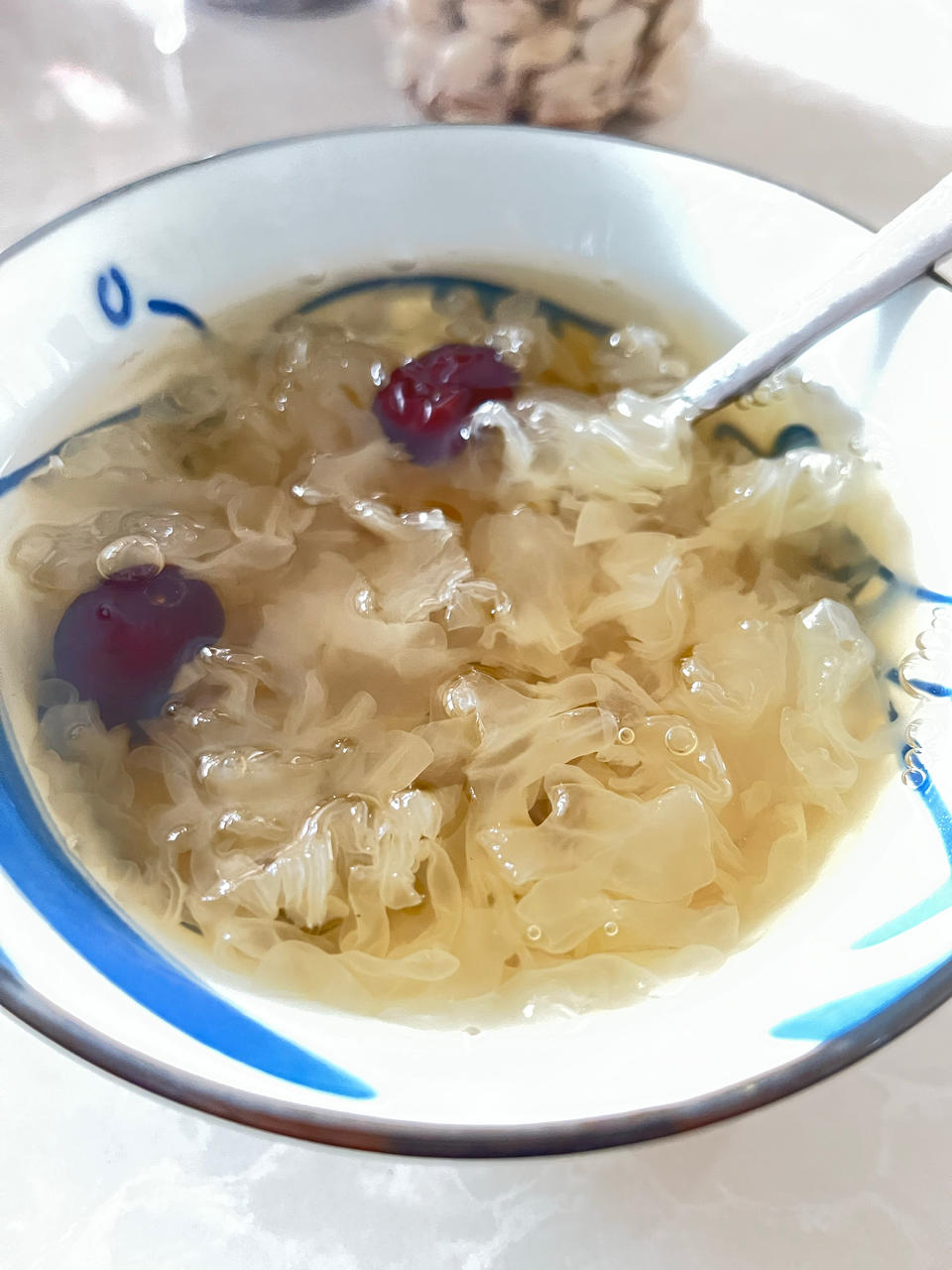 银耳汤快速泡发出胶的密诀