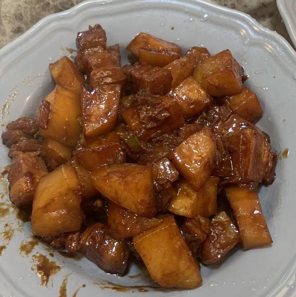 超级好吃下饭的土豆烧肉