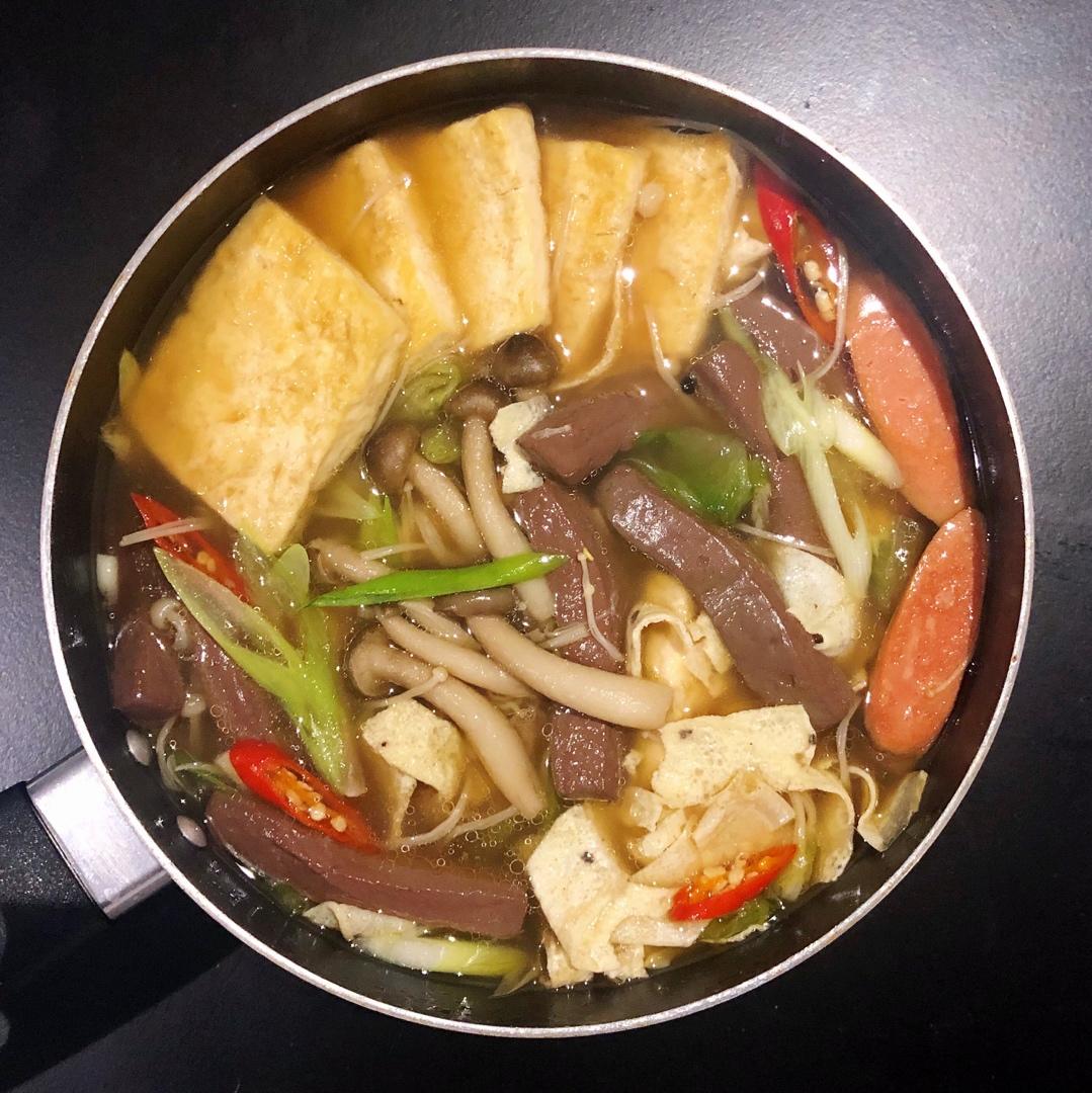 鲜菇豆腐煲