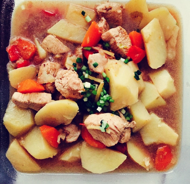 土豆炖鸡块