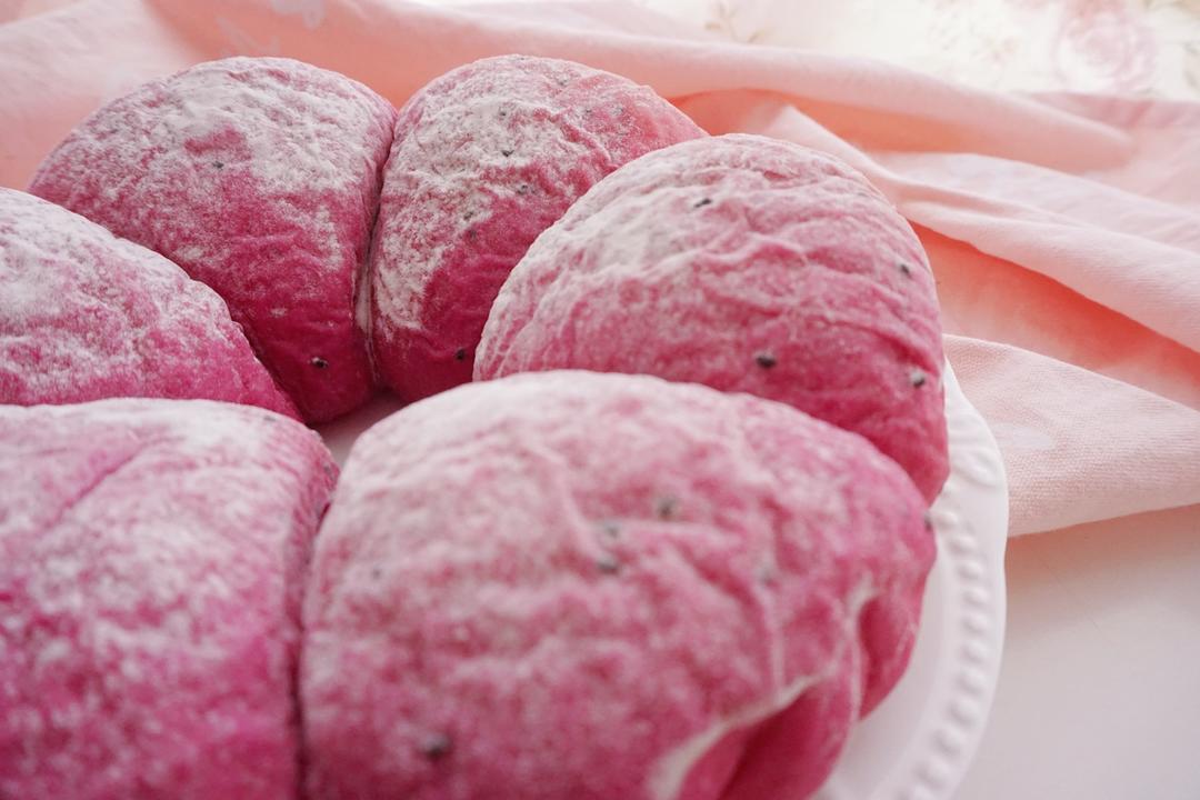 💕少女心biu biu biu 💕 肉松馅的火龙果面包