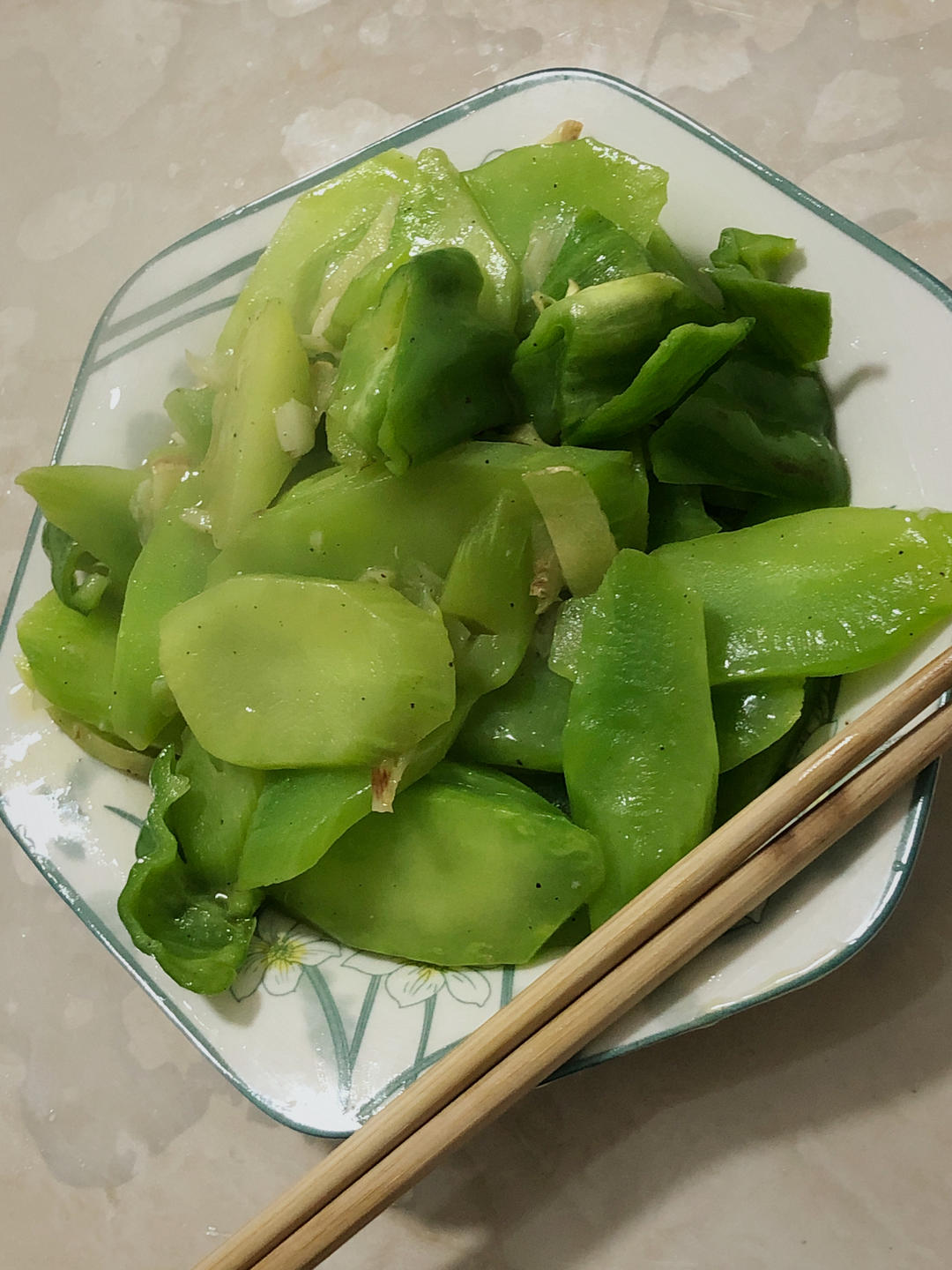 清炒莴笋