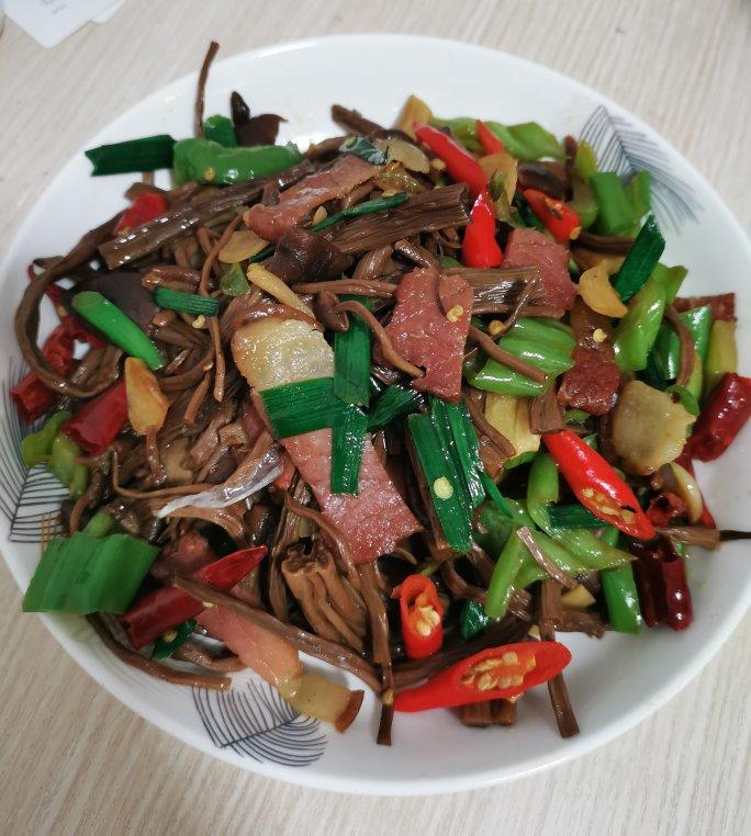 茶树菇炒腊肉