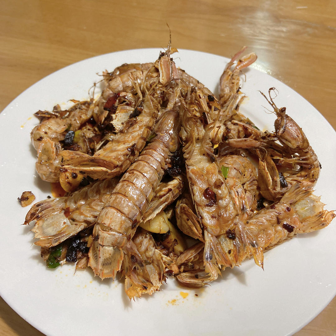 无油炸版的椒盐皮皮虾和巧拨虾壳的方法