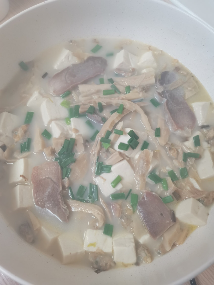 蛤蜊咸肉春笋豆腐汤