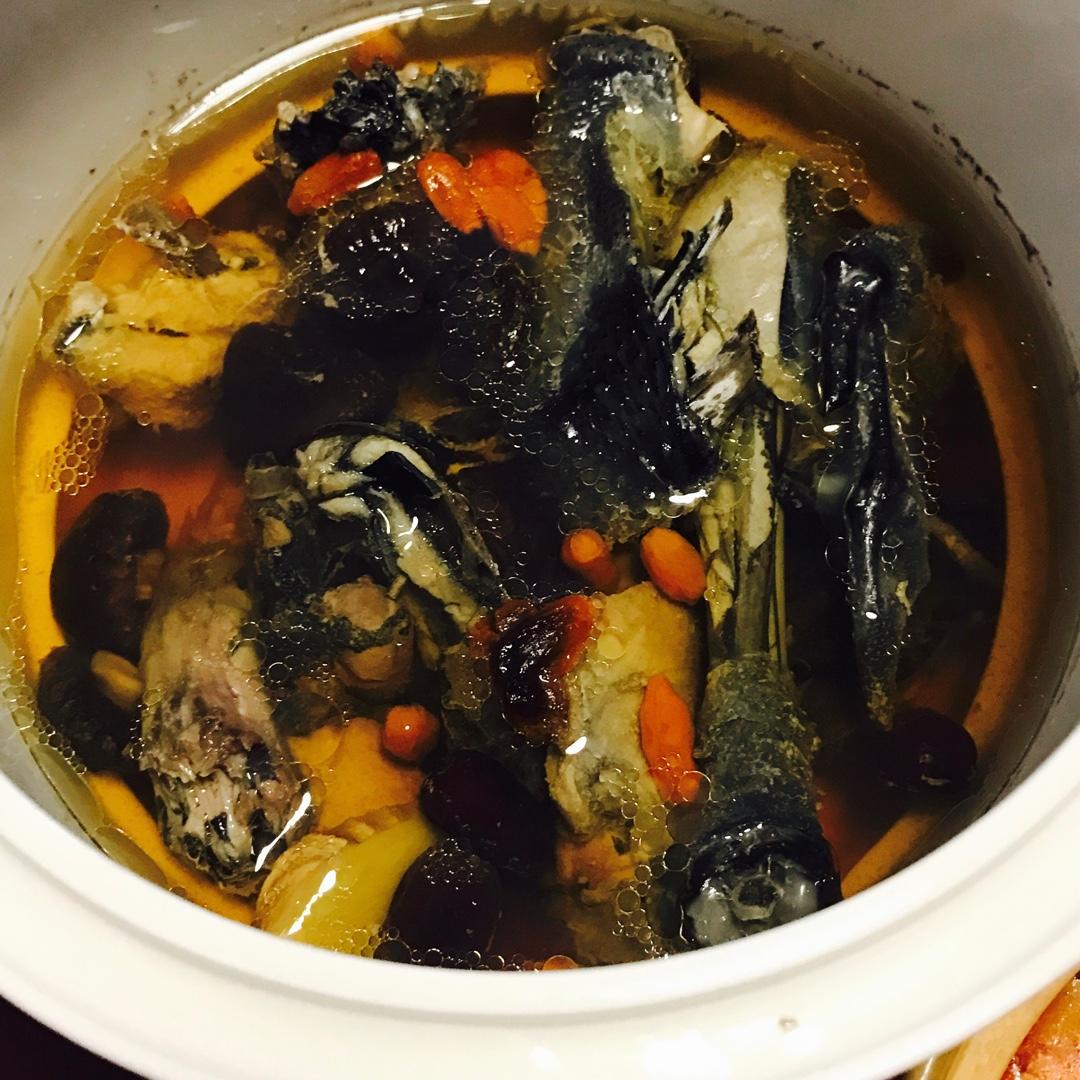 诺@tina做的枸杞红枣乌鸡汤