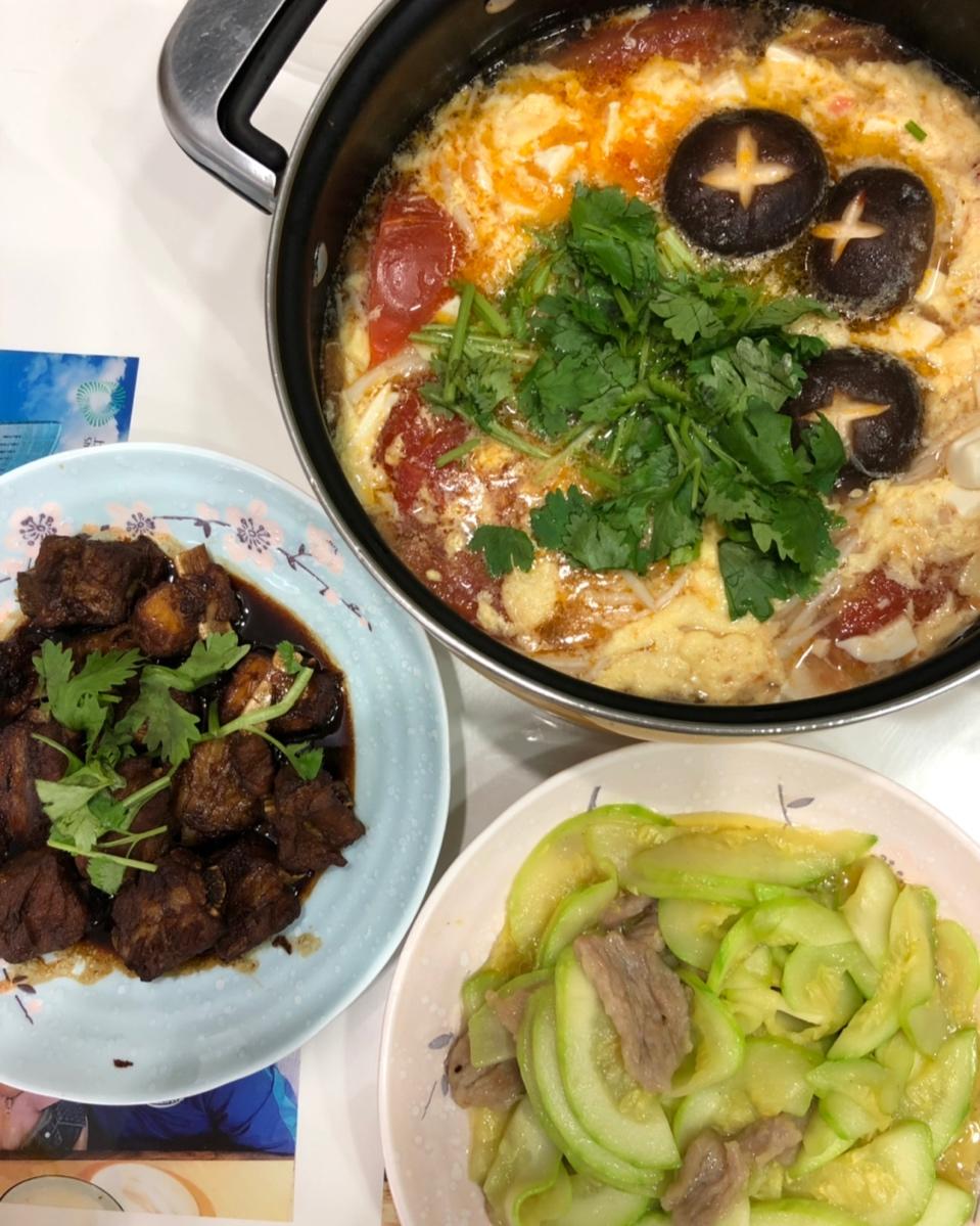 西红柿菌菇豆腐汤