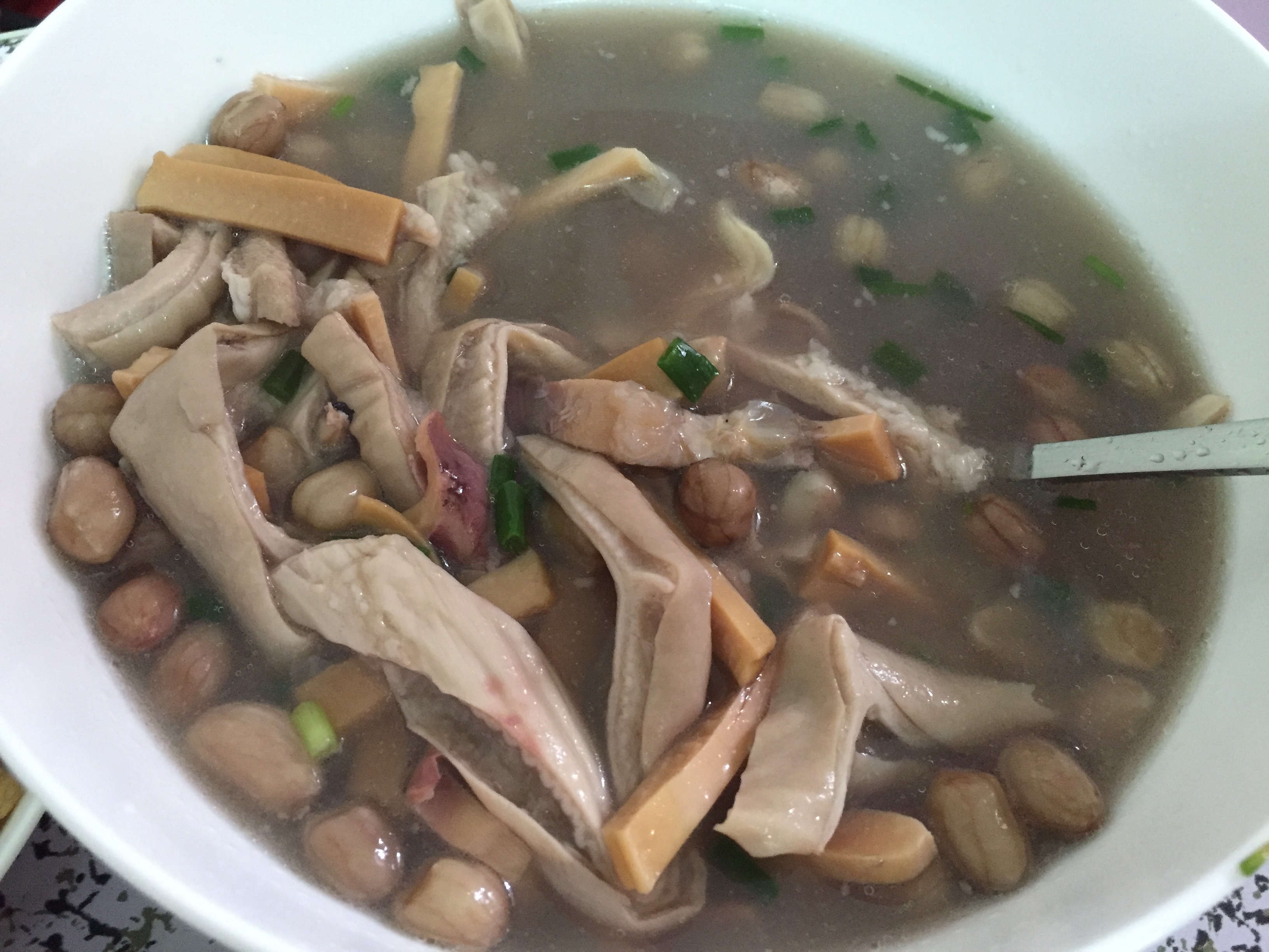 啊lam同啊chow做的猪肚花生汤