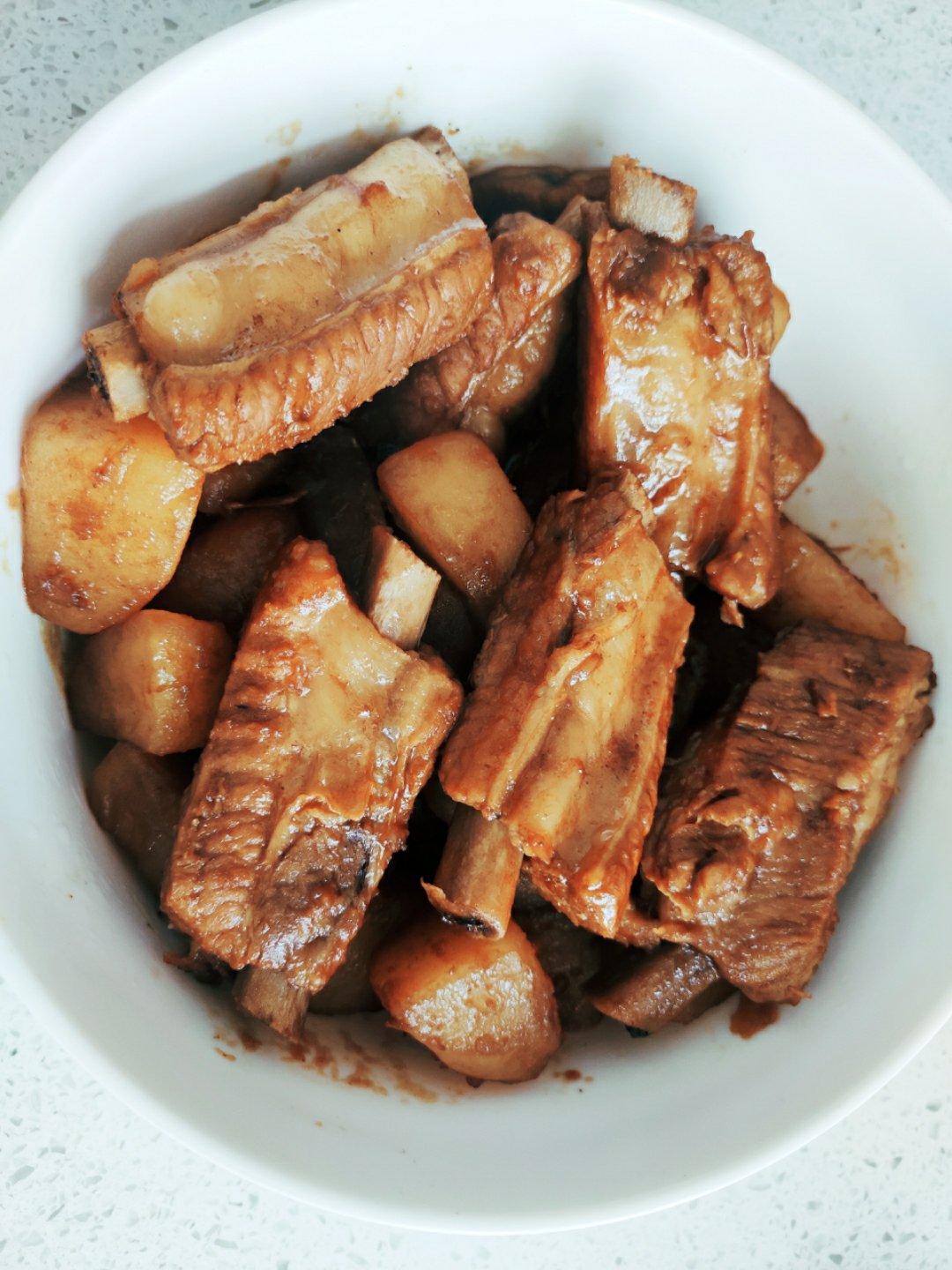 红烧排骨炖豆角土豆