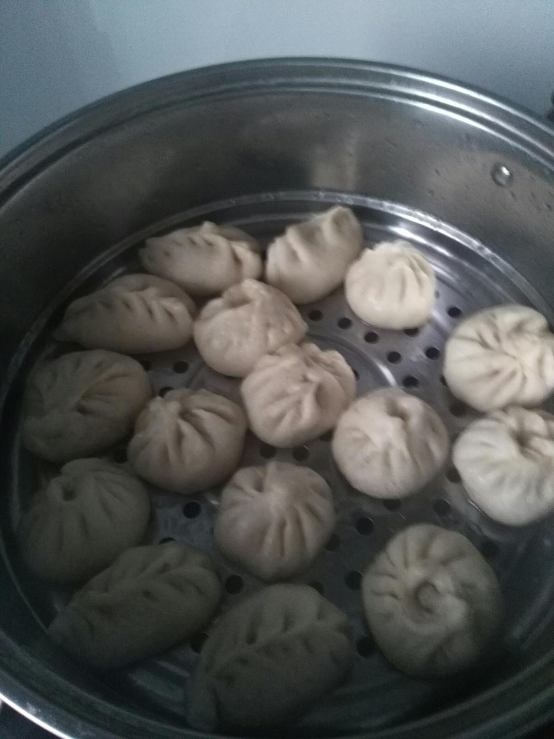 不用熬皮冻也能灌汤的小笼包