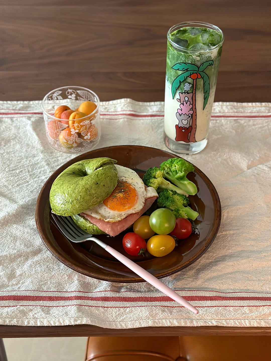 绿油油的抹茶红豆贝果