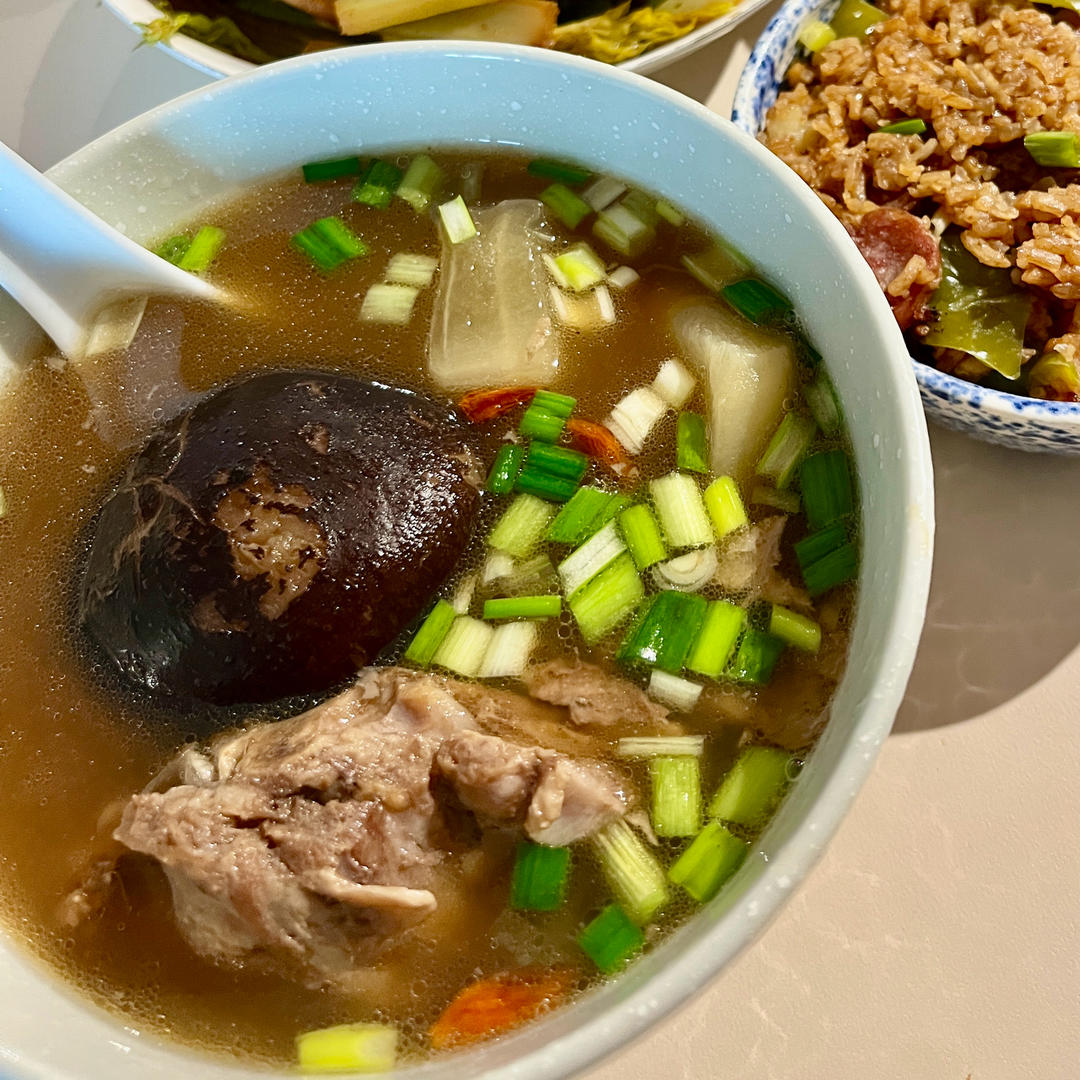 教你做汤色奶白的干贝萝卜排骨汤