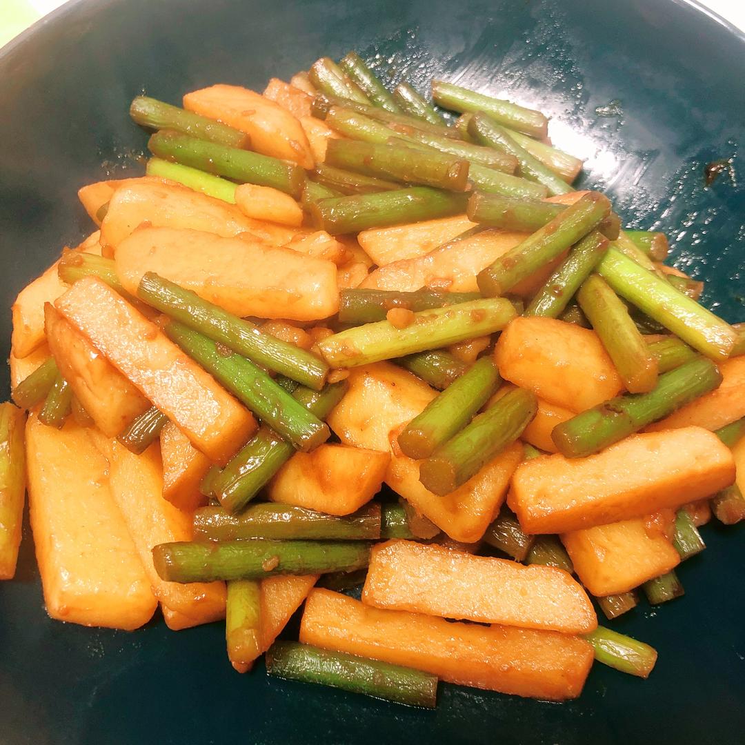 蒜苔炒土豆的做法