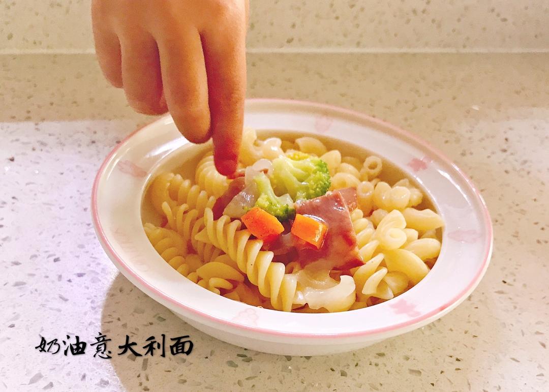 白蘑菇奶油培根意面