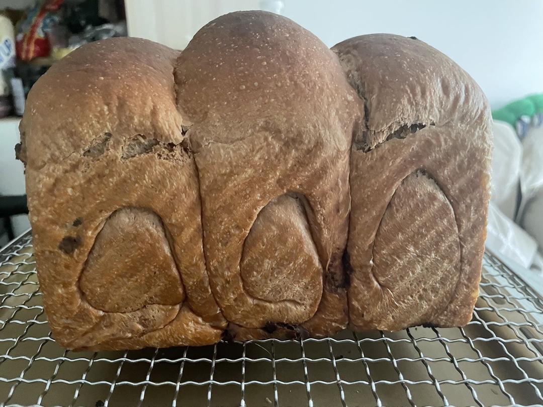 巨~巨好吃的巧克力奶油吐司