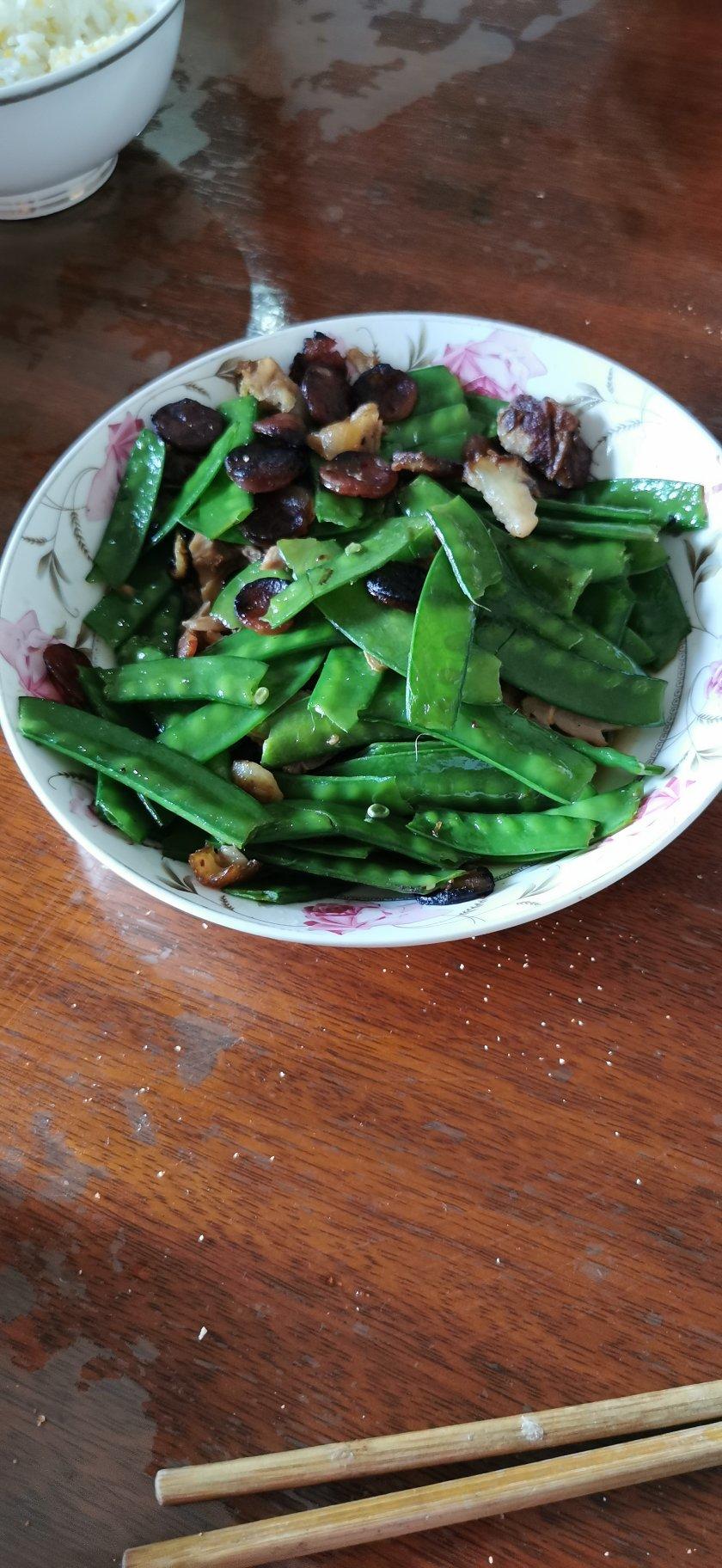 超脆爽的荷兰豆炒香肠