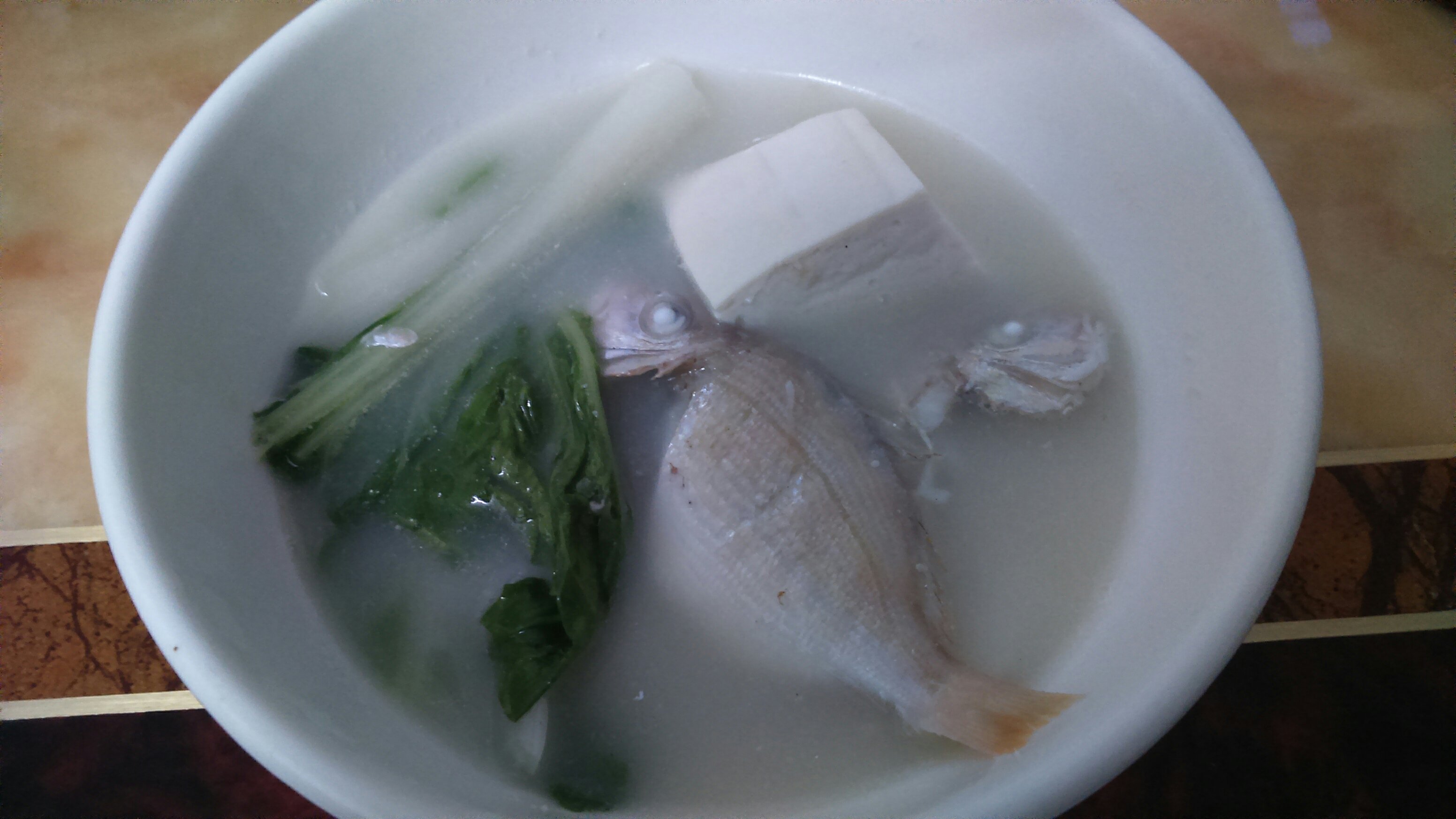 青菜豆腐鱼汤的做法