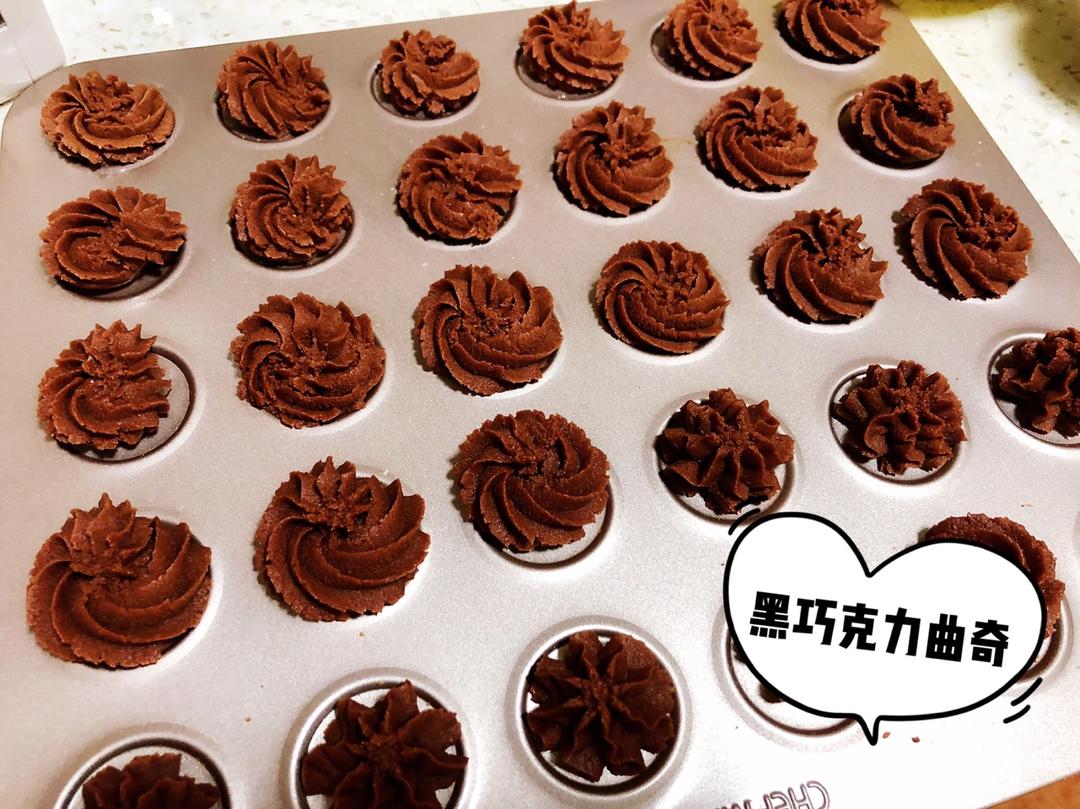 挤花毫无压力的巧克力曲奇