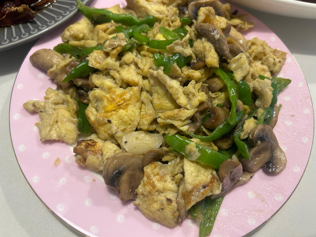 口蘑炒鸡蛋