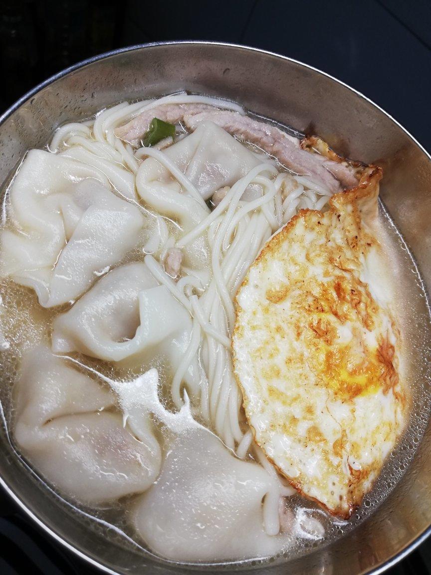 经典港式鲜虾云吞面