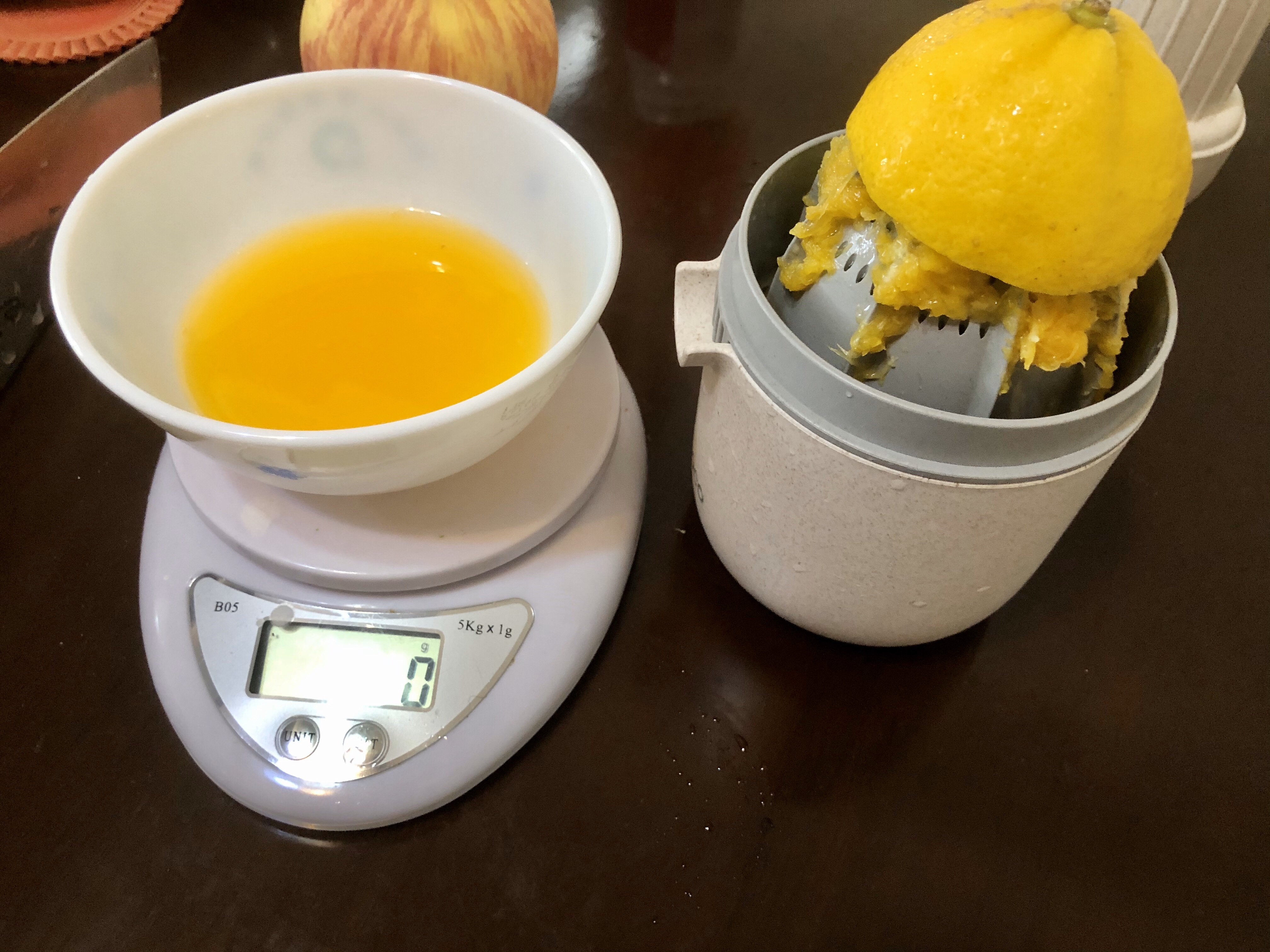 无需烤箱的小甜品—柠檬橙汁酸奶小方，超越85度C的做法 步骤1