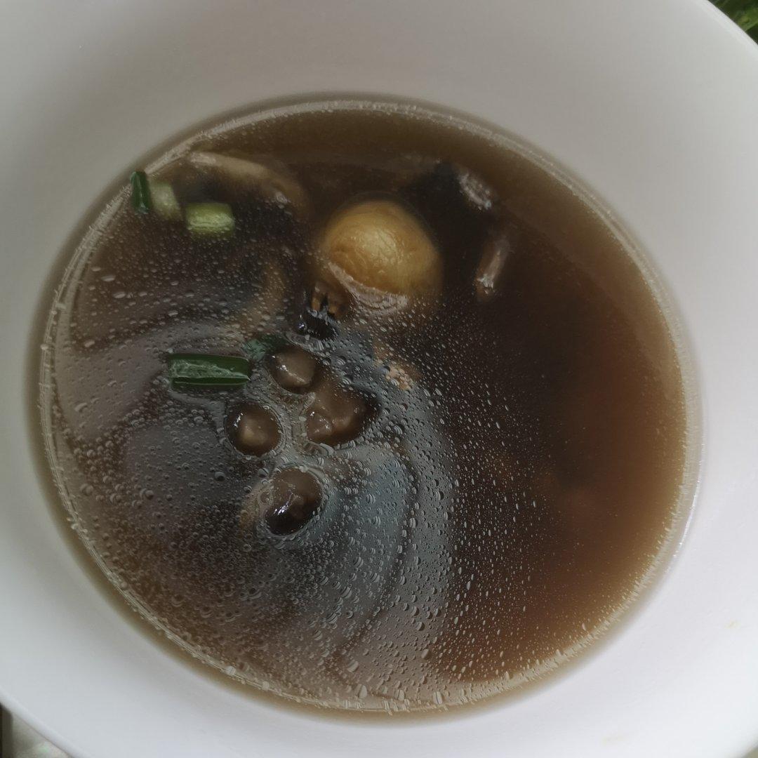 明明是素汤 却鲜得像鸡汤一样的「口蘑汤」