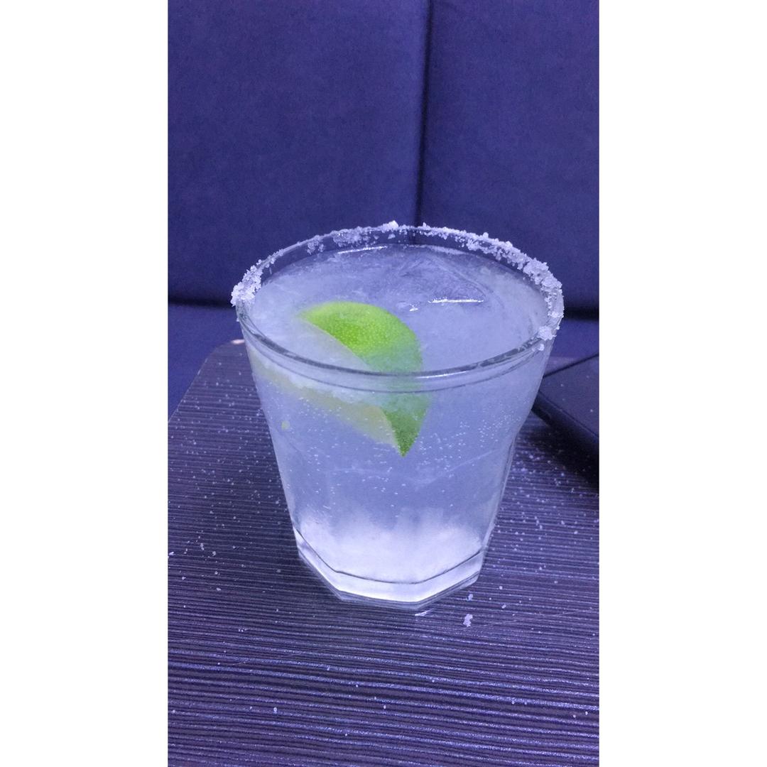 gin tonic 金汤力