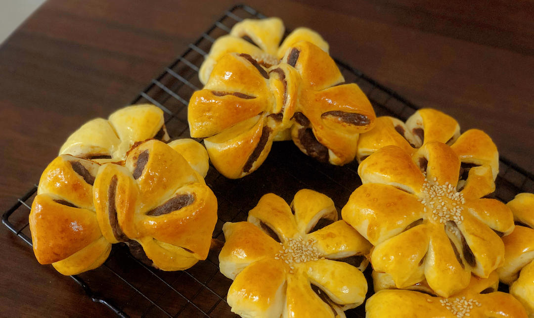 豆沙花朵面包（附红豆馅做法）