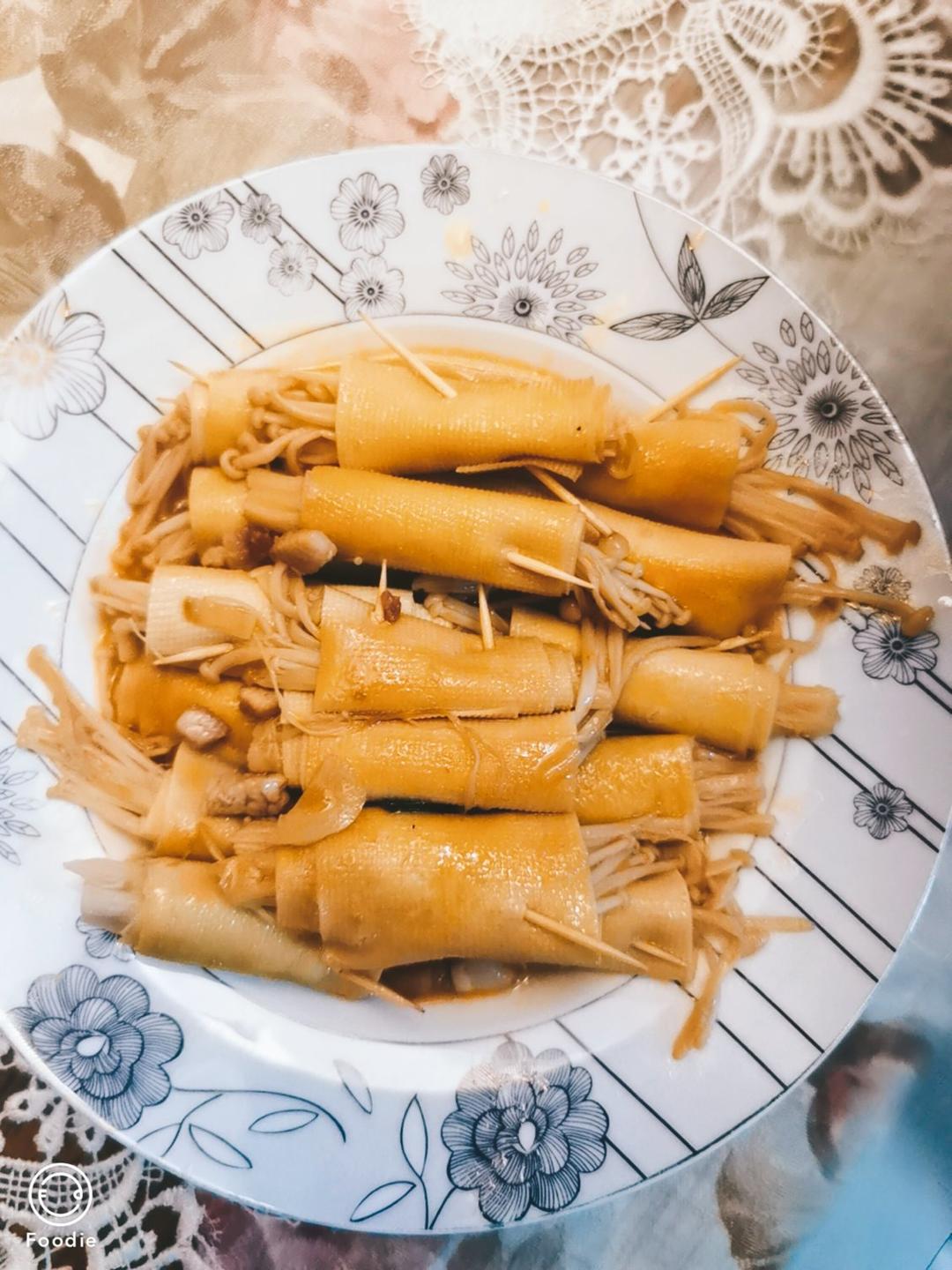 金针菇豆皮卷