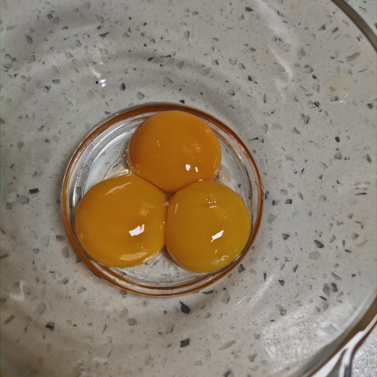 入口即化蛋黄溶豆(不含糖版，宝宝辅食6个月+)的做法 步骤1