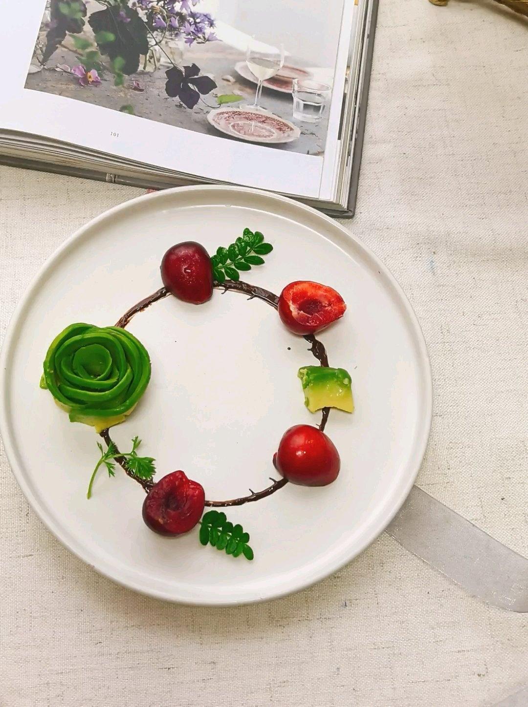 极简风橙子牛油果摆盘
