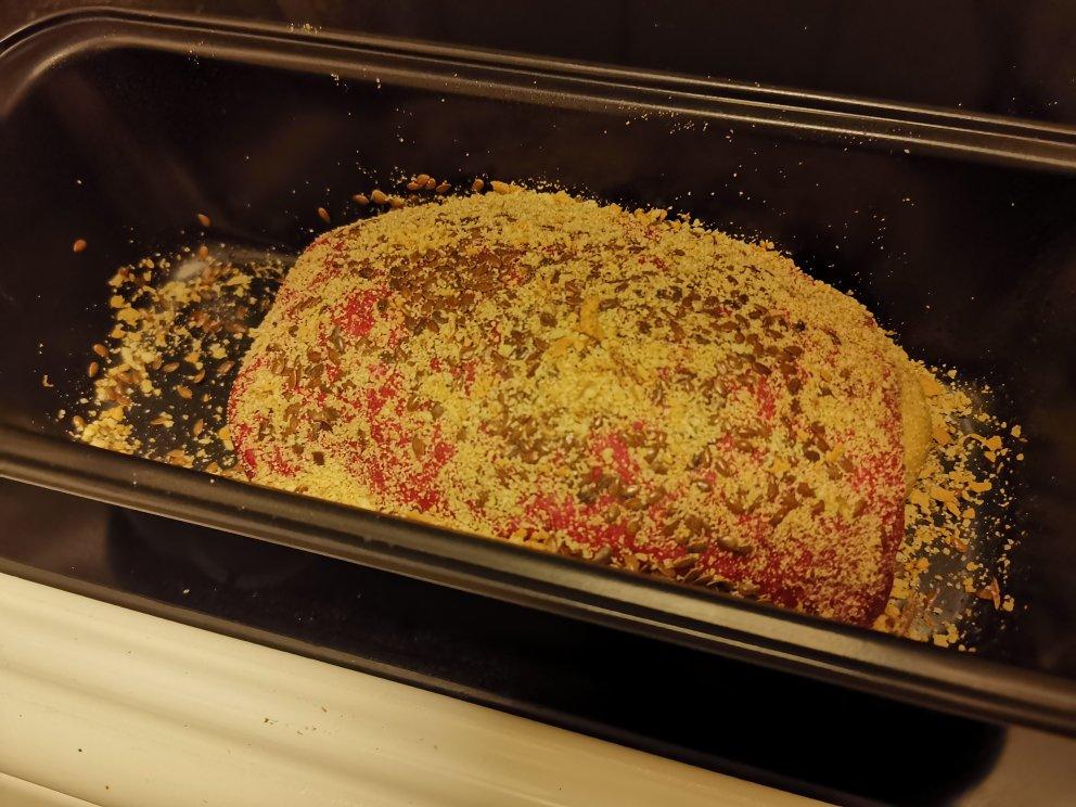 粉嫩梦幻甜菜根双色治愈系吐司