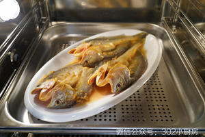 普宁豆酱蒸黄鱼 <302小厨房>的做法 步骤5