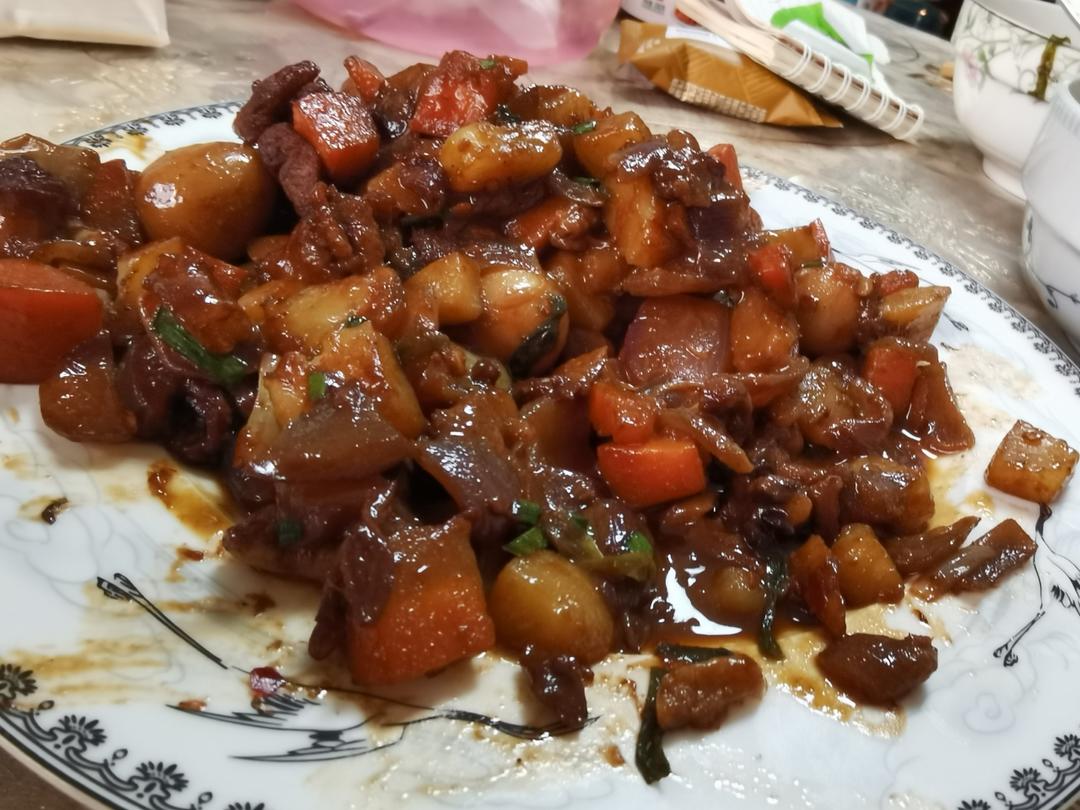 土豆卤肉饭