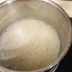 炸牛奶：淀粉版，零技术，你不炸他就是个椰奶冻，你一炸他就是个炸牛奶的做法 步骤1