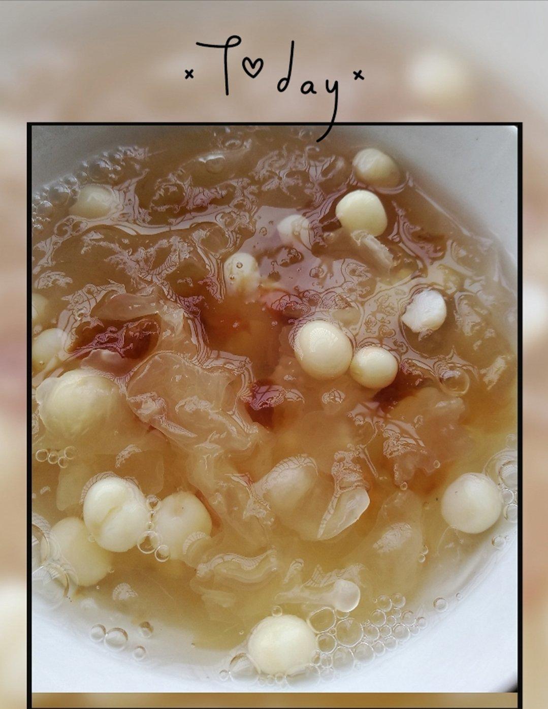 圣诞快乐！ 糖水之甜 | 鸡头米银耳羹
